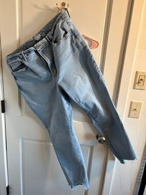 Good America Light Indigo Straight Leg Jeans with Raw Hem